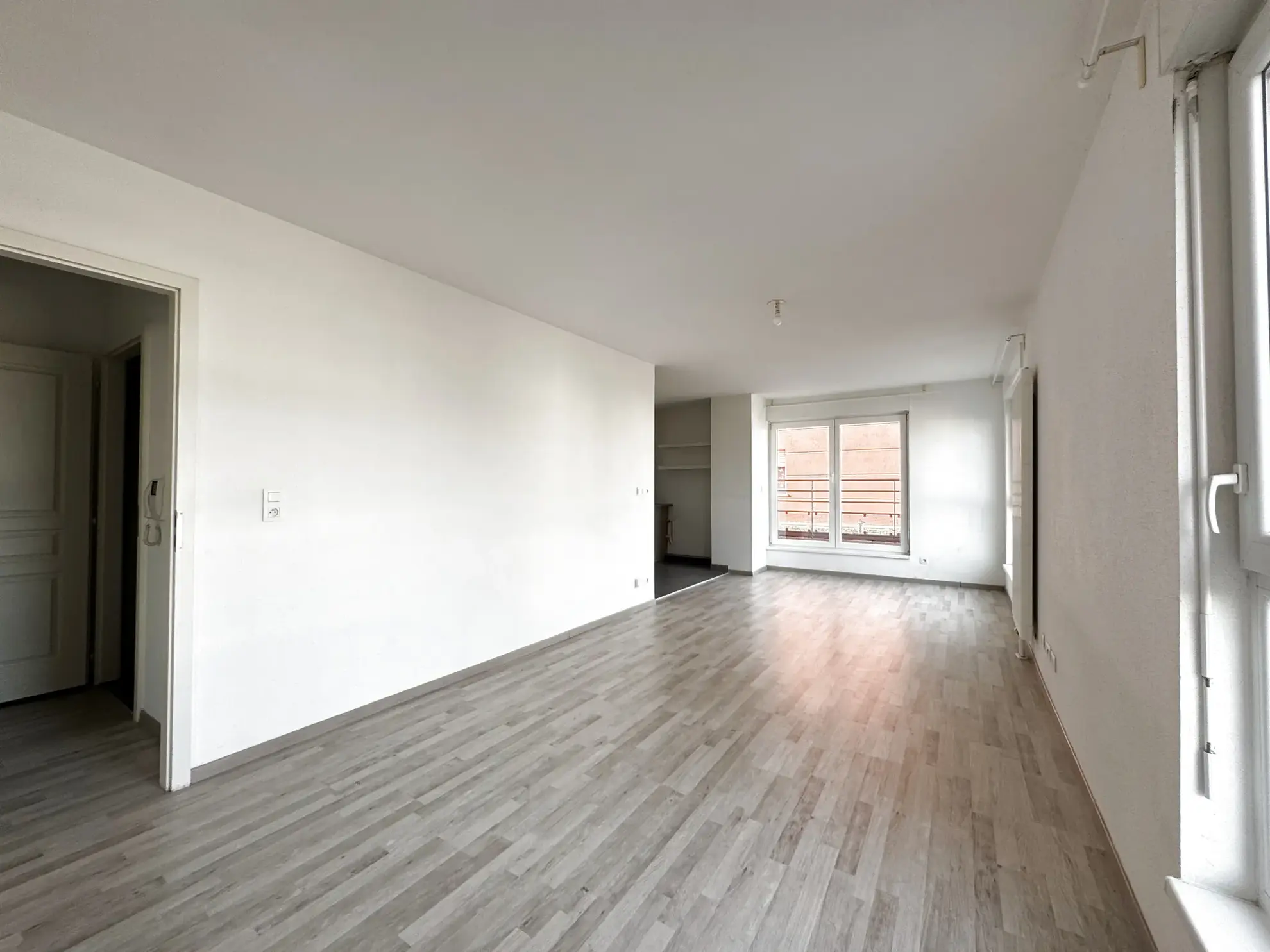 Appartement 2 pièces lumineux de 51,89 m² à Saint-Louis avec terrasse et parking 