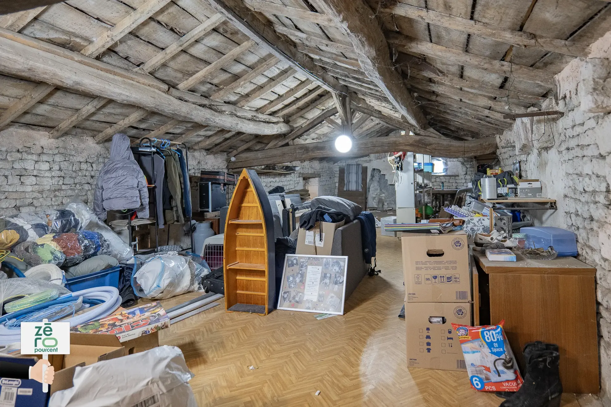 Longère en pierre à Nalliers avec potentiel d’investissement et d’aménagement 