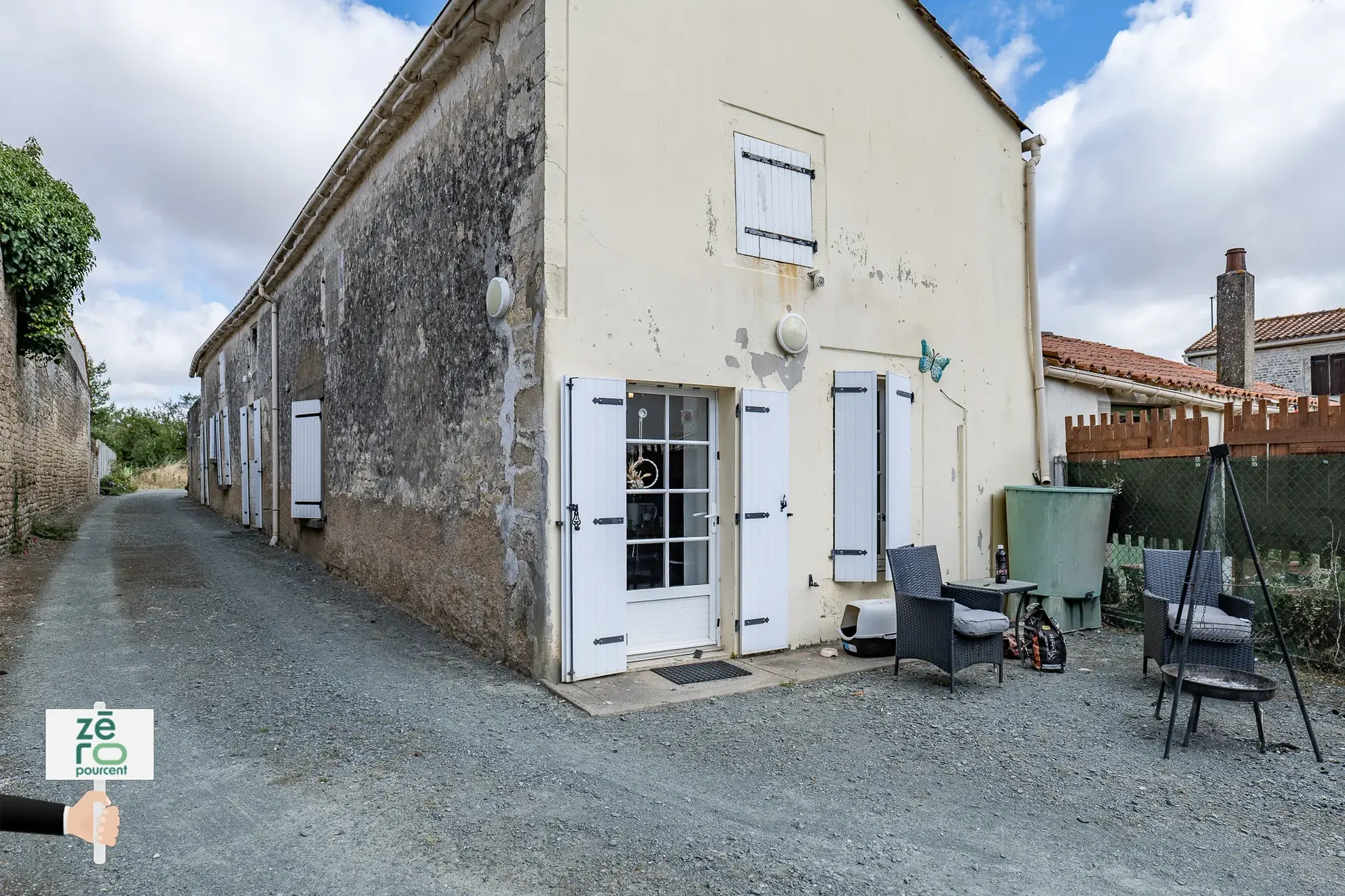 Longère en pierre à Nalliers avec potentiel d’investissement et d’aménagement 