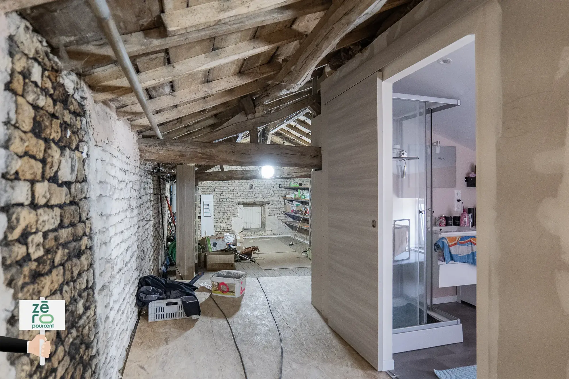 Longère en pierre à Nalliers avec potentiel d’investissement et d’aménagement 