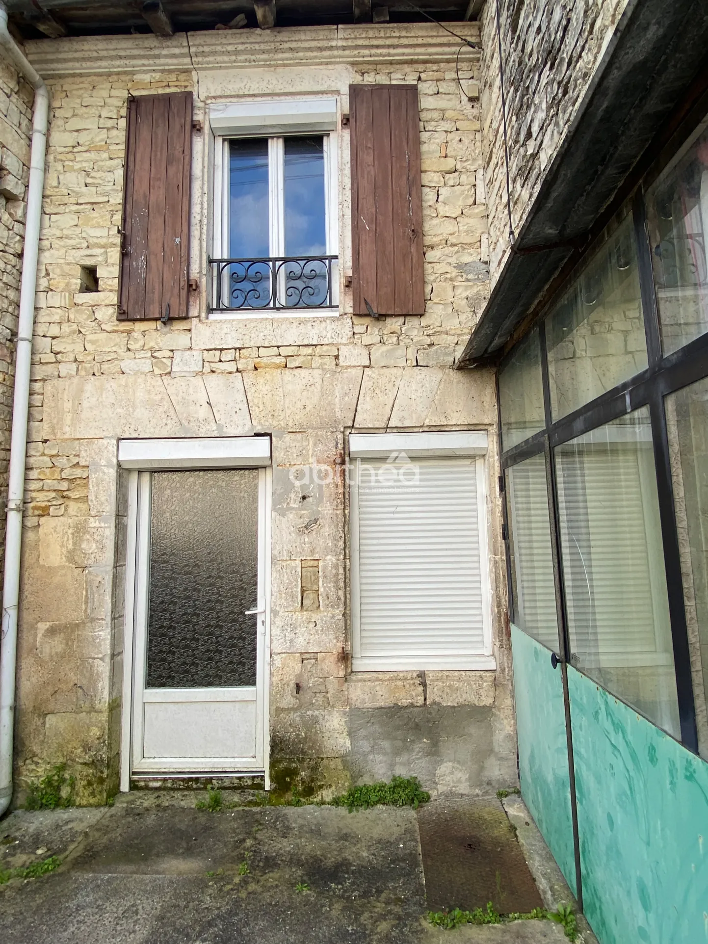 Maison mitoyenne de 47 m² à Aigre - Opportunité à rénover 