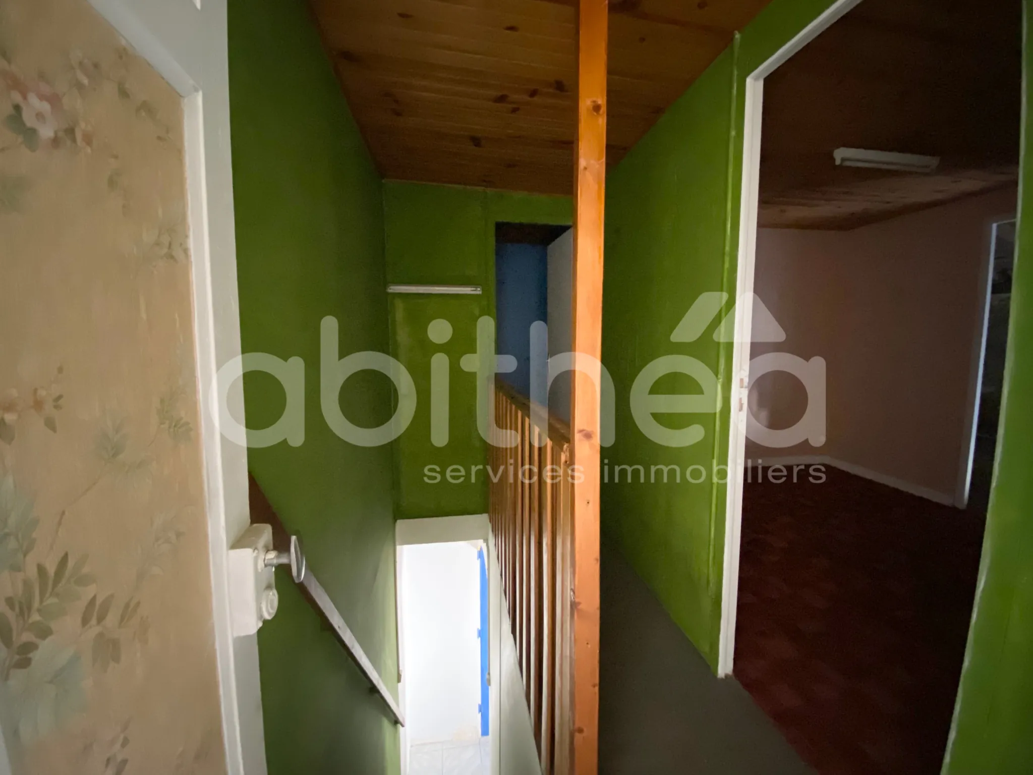 Maison mitoyenne de 47 m² à Aigre - Opportunité à rénover 