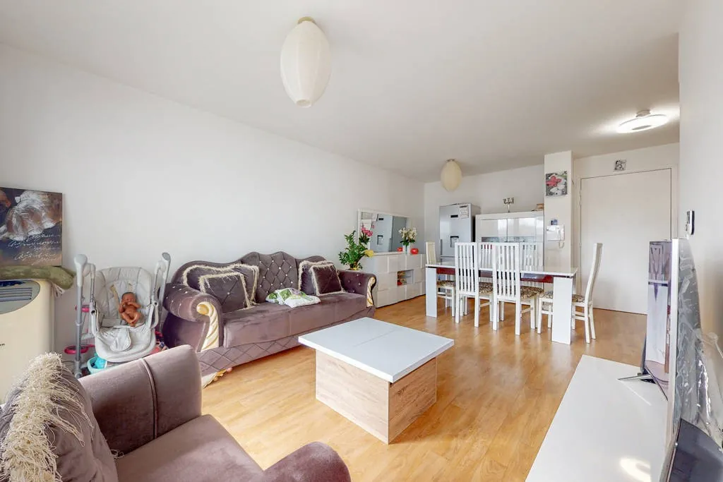 Appartement T3 de 62 m² avec balcon et parking à Choisy-le-Roi 