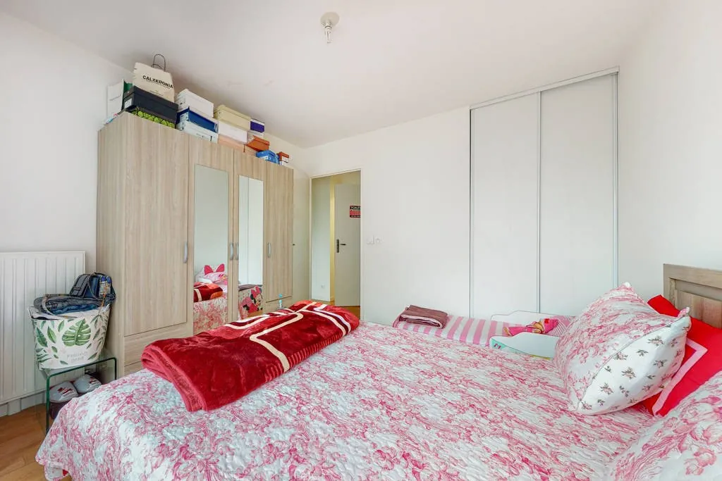 Appartement T3 de 62 m² avec balcon et parking à Choisy-le-Roi 