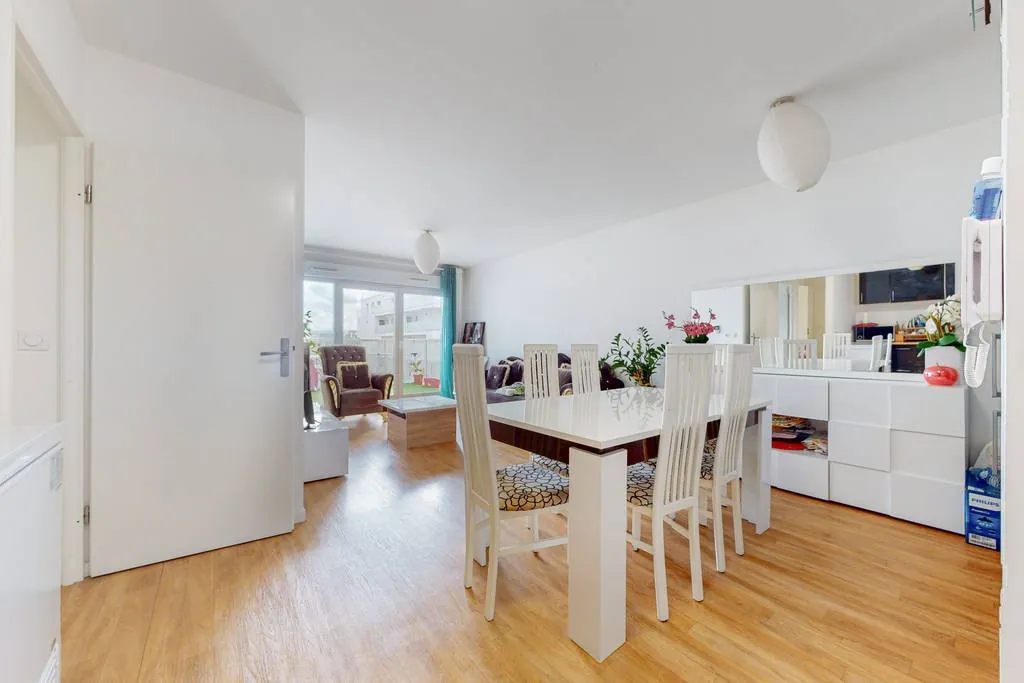 Appartement T3 de 62 m² avec balcon et parking à Choisy-le-Roi 