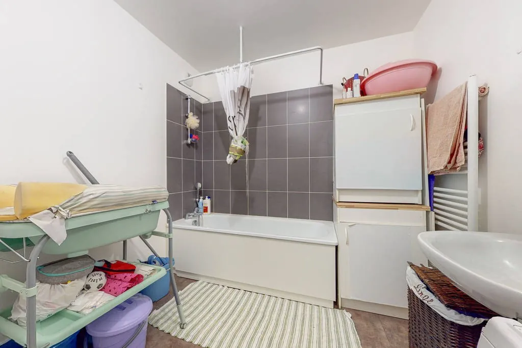 Appartement T3 de 62 m² avec balcon et parking à Choisy-le-Roi 