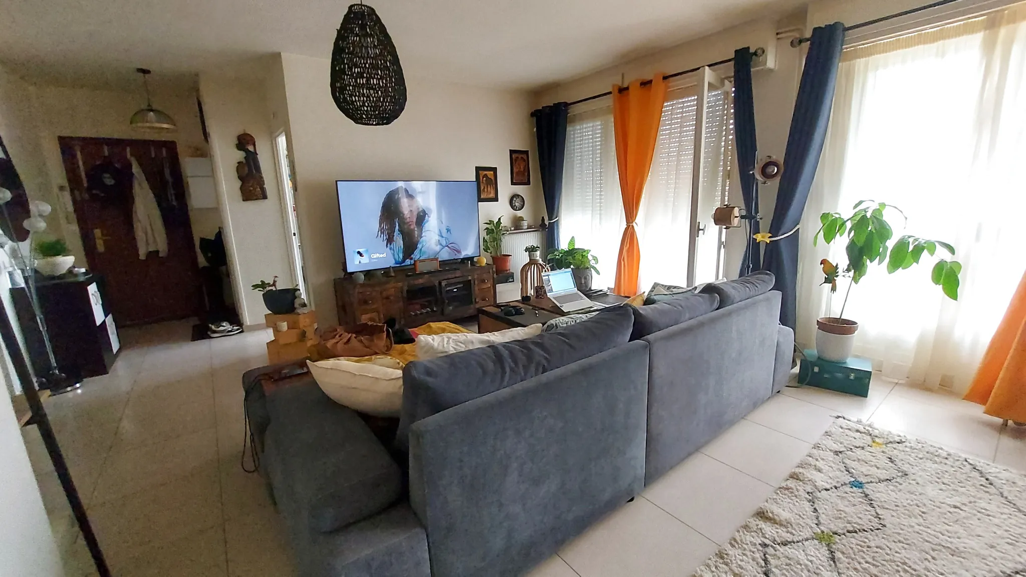 Grand studio loué à Port-Marly — Investissement rentable avec cave et box