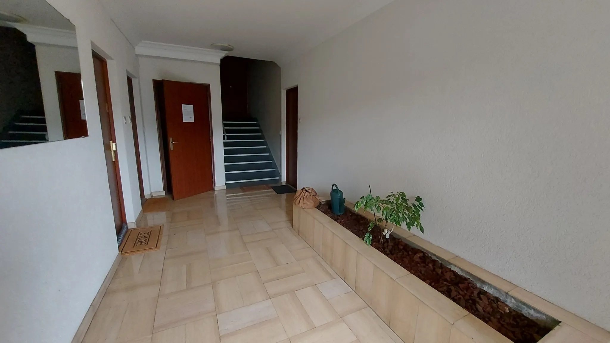 Grand studio loué à Port-Marly — Investissement rentable avec cave et box 