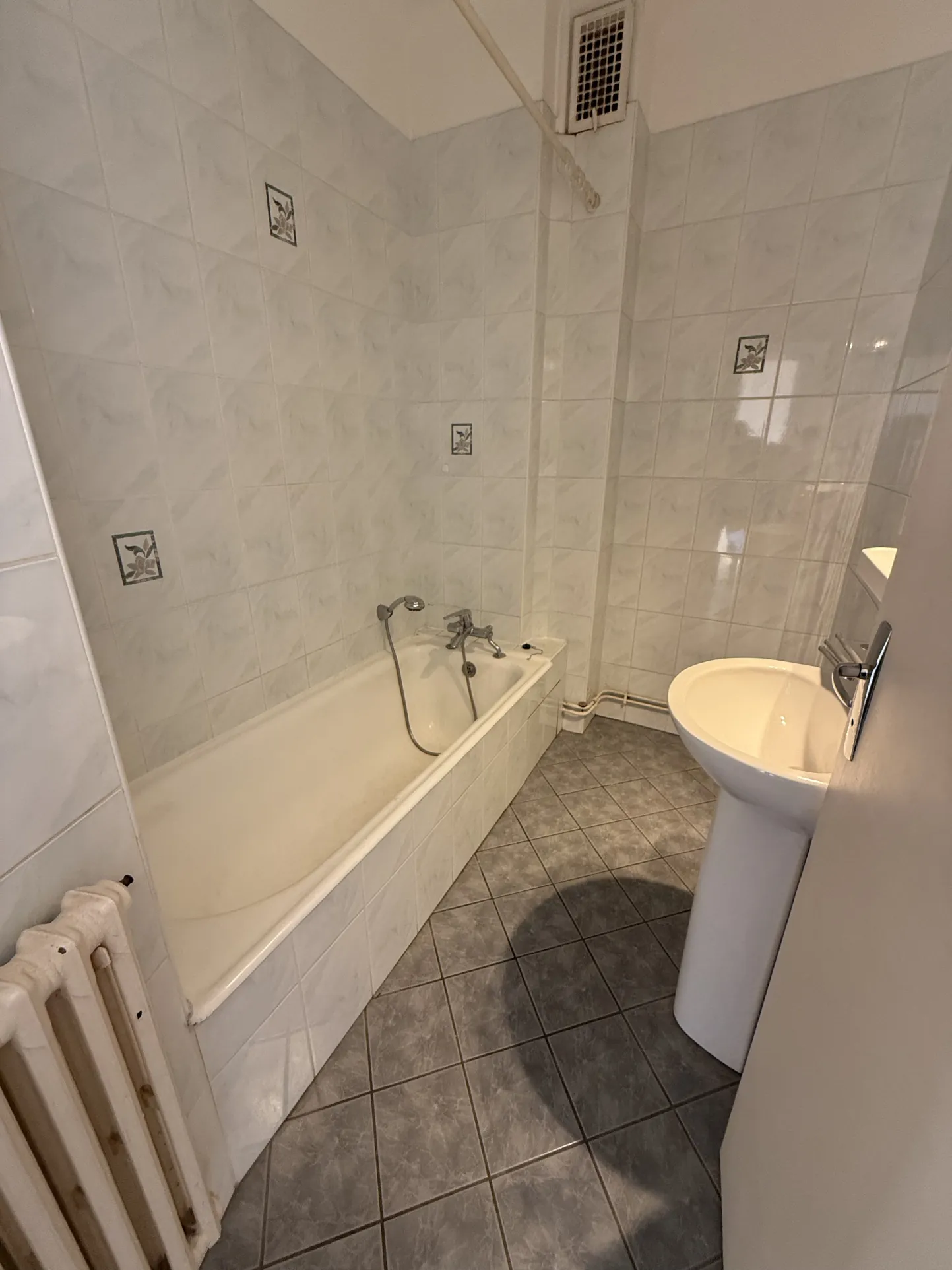 Vichy Appartement T3 avec Balcon, Vue Dégagée et Ascenseur à Vendre 