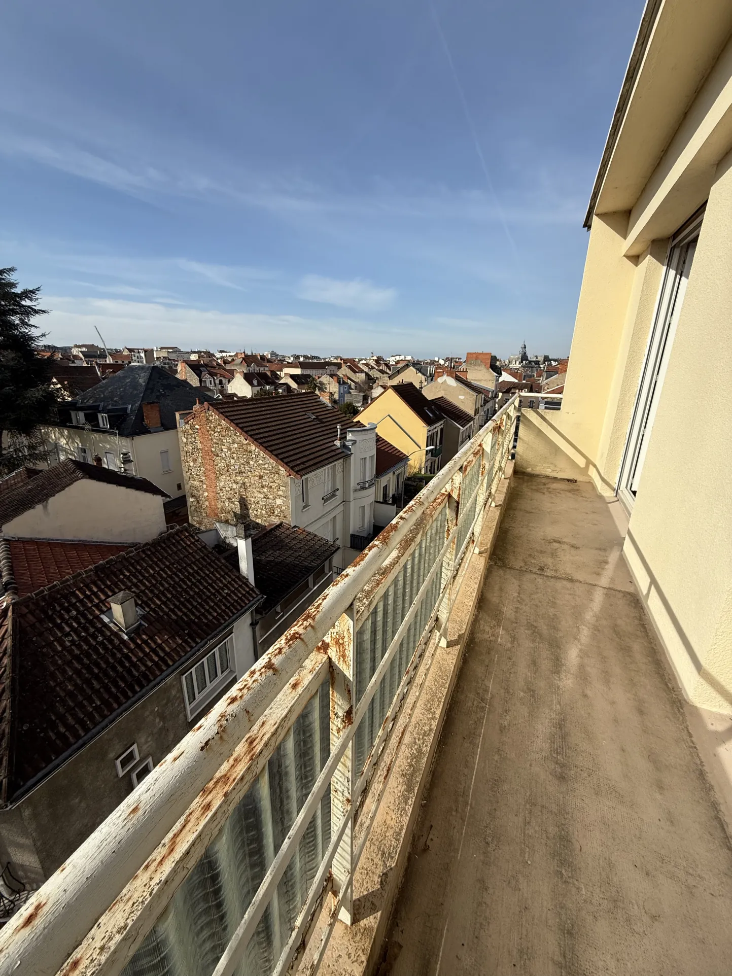 Vichy Appartement T3 avec Balcon, Vue Dégagée et Ascenseur à Vendre 
