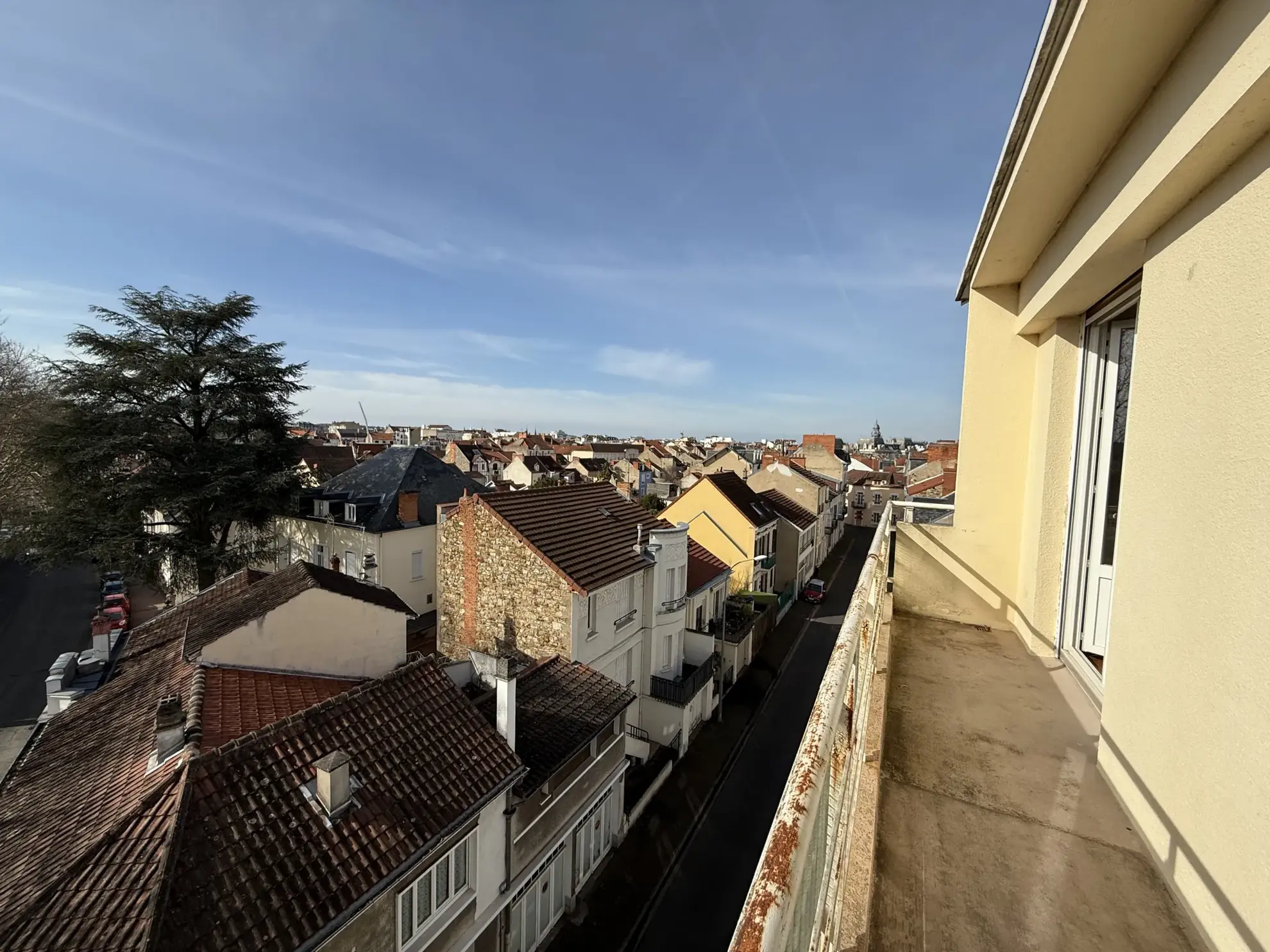 Vichy Appartement T3 avec Balcon, Vue Dégagée et Ascenseur à Vendre 