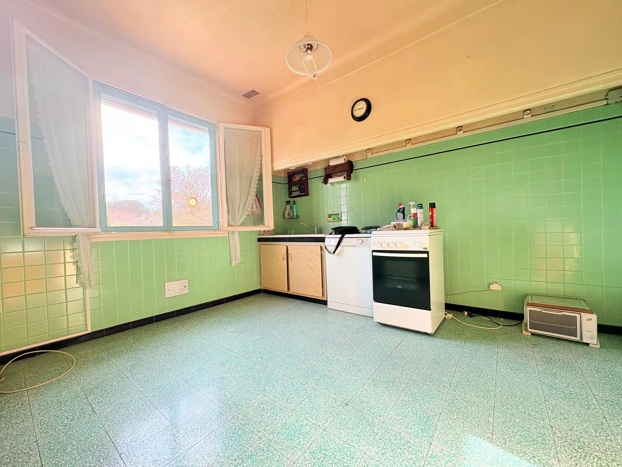 Maison de plain-pied à Thuir avec 4 chambres, garage et terrain de 670 m² 