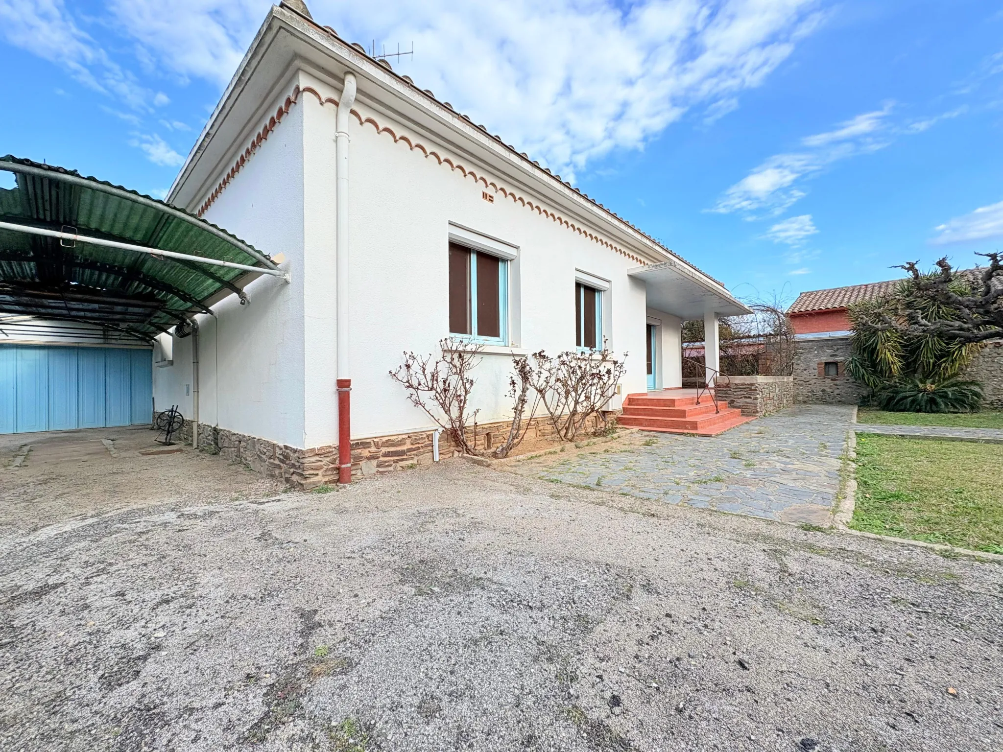 Maison de plain-pied à Thuir avec 4 chambres, garage et terrain de 670 m² 