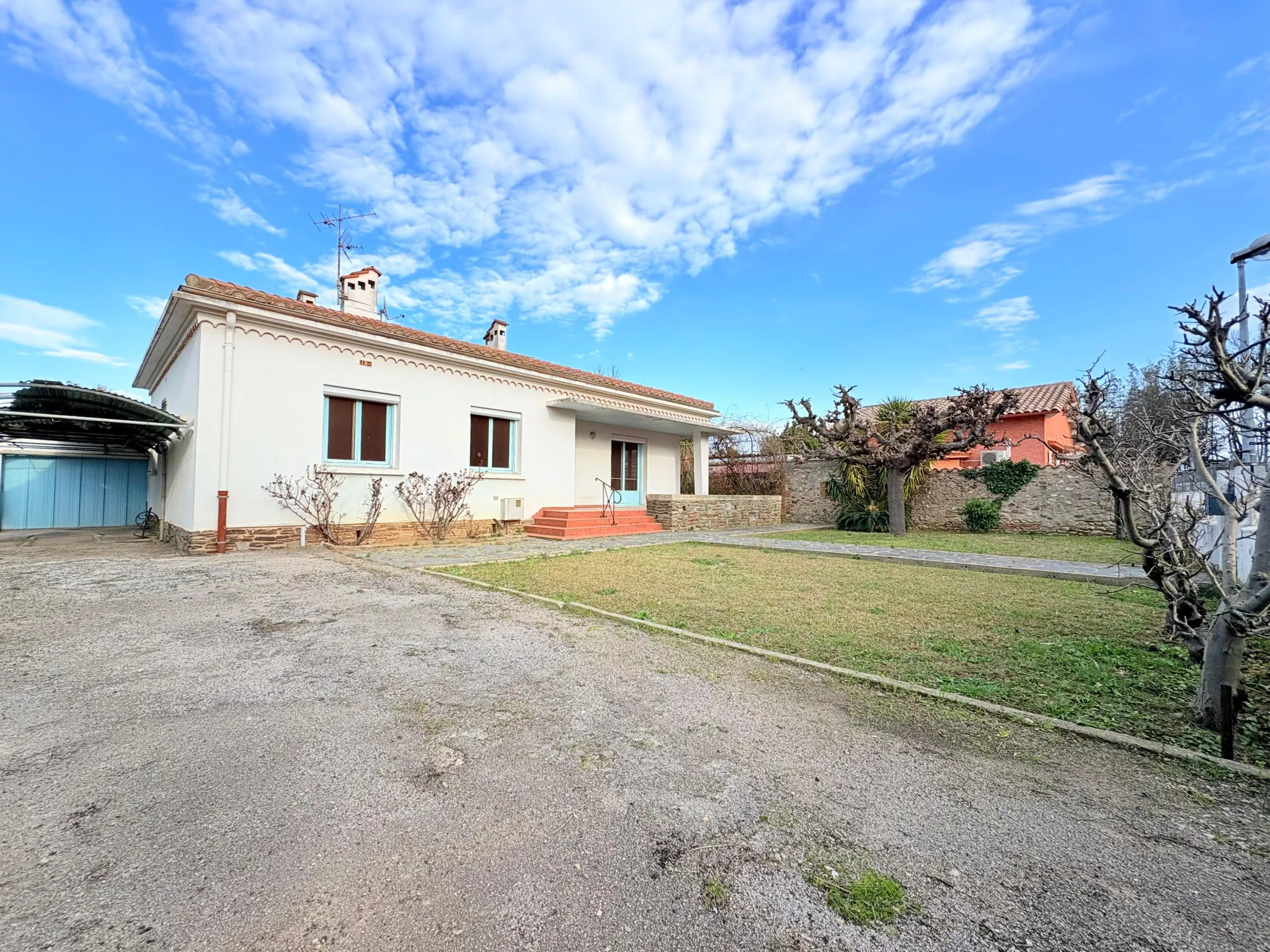 Maison de plain-pied à Thuir avec 4 chambres, garage et terrain de 670 m² 