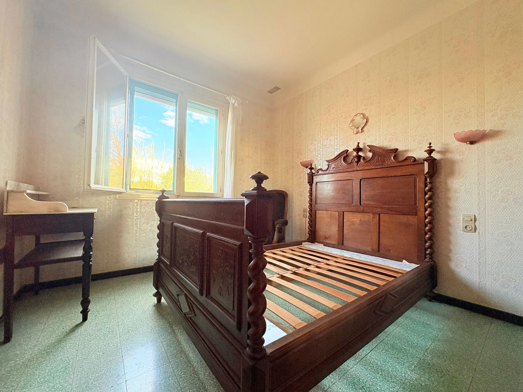 Maison de plain-pied à Thuir avec 4 chambres, garage et terrain de 670 m² 