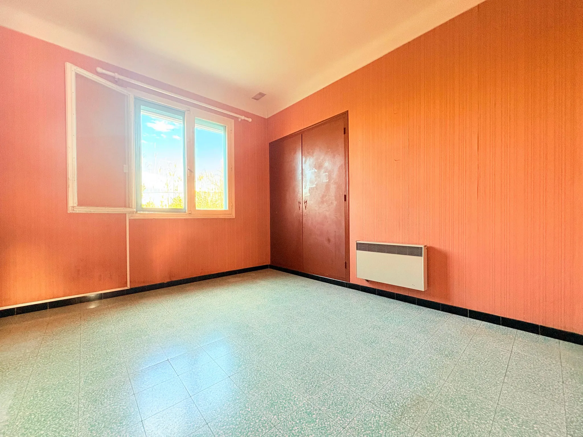 Maison de plain-pied à Thuir avec 4 chambres, garage et terrain de 670 m² 