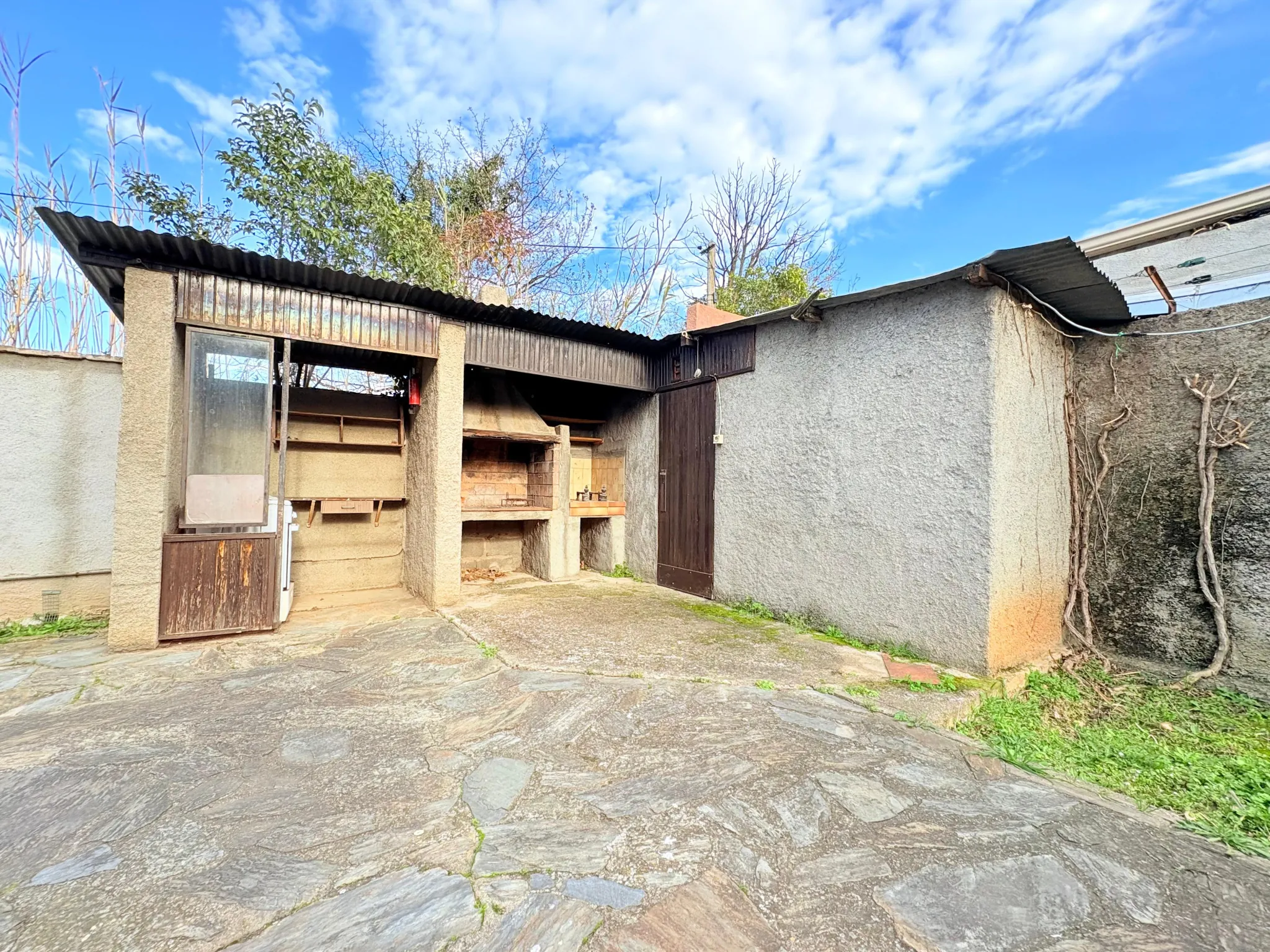 Maison de plain-pied à Thuir avec 4 chambres, garage et terrain de 670 m² 