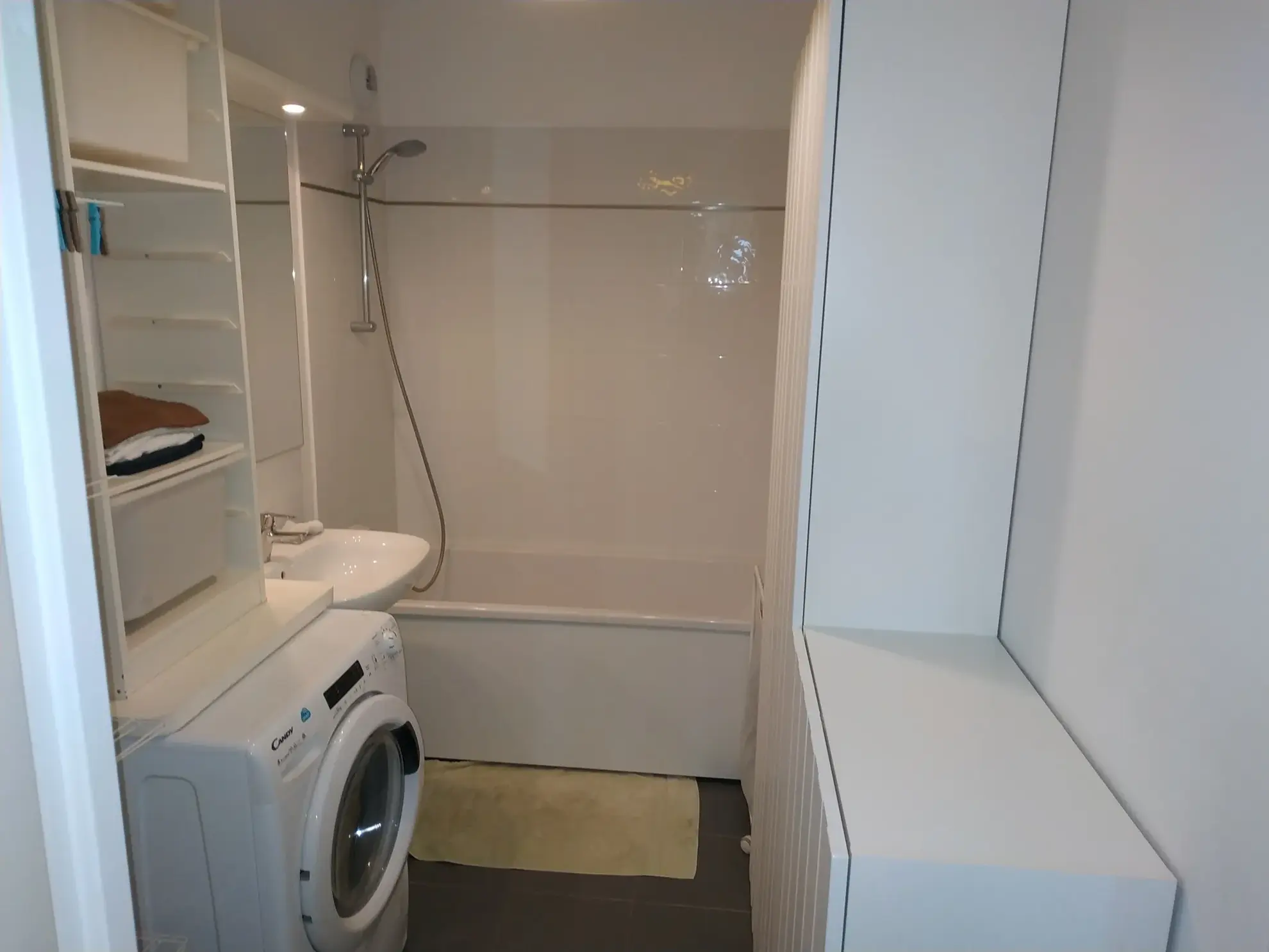 Bel appartement dernier étage avec grande terrasse à Trappes 