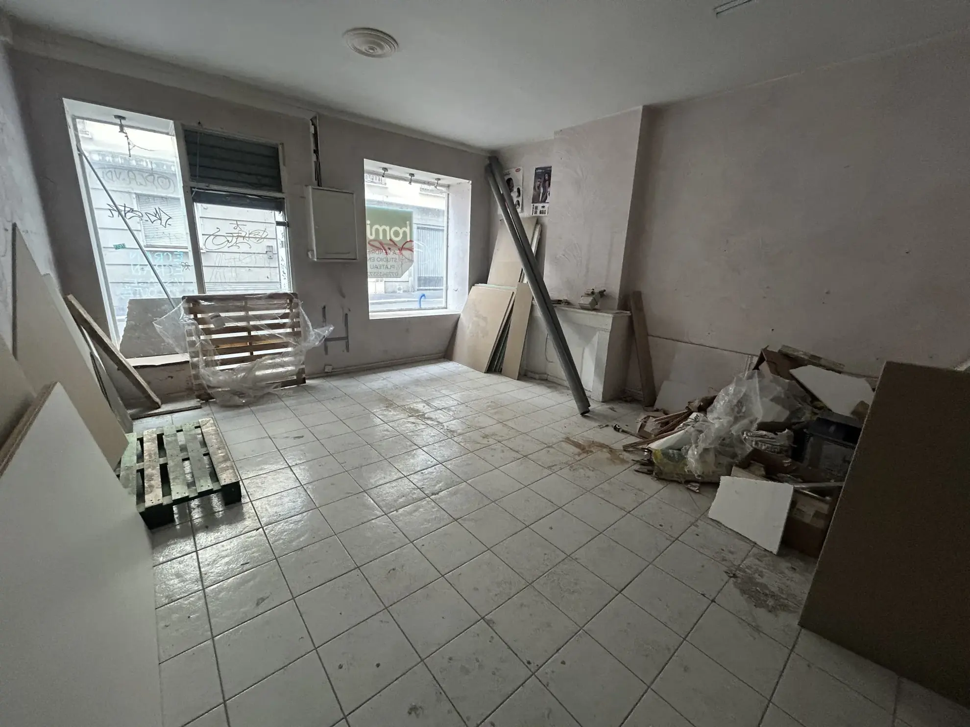Appartement en Plateau à Rénover à Saint-Étienne, Emplacement Idéal dans Quartier Recherché 