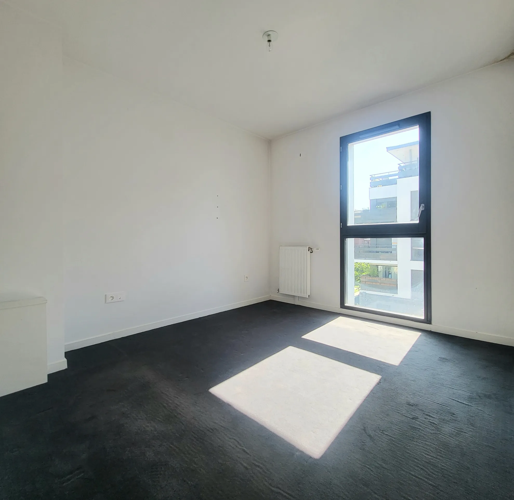 Appartement T3 en duplex avec balcon à Pontoise, standing, parking et proximité de l'Oise 