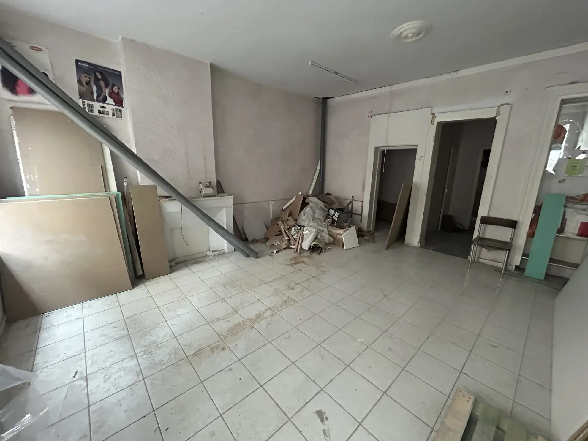 Appartement en Plateau à Rénover à Saint-Étienne, Emplacement Idéal dans Quartier Recherché 
