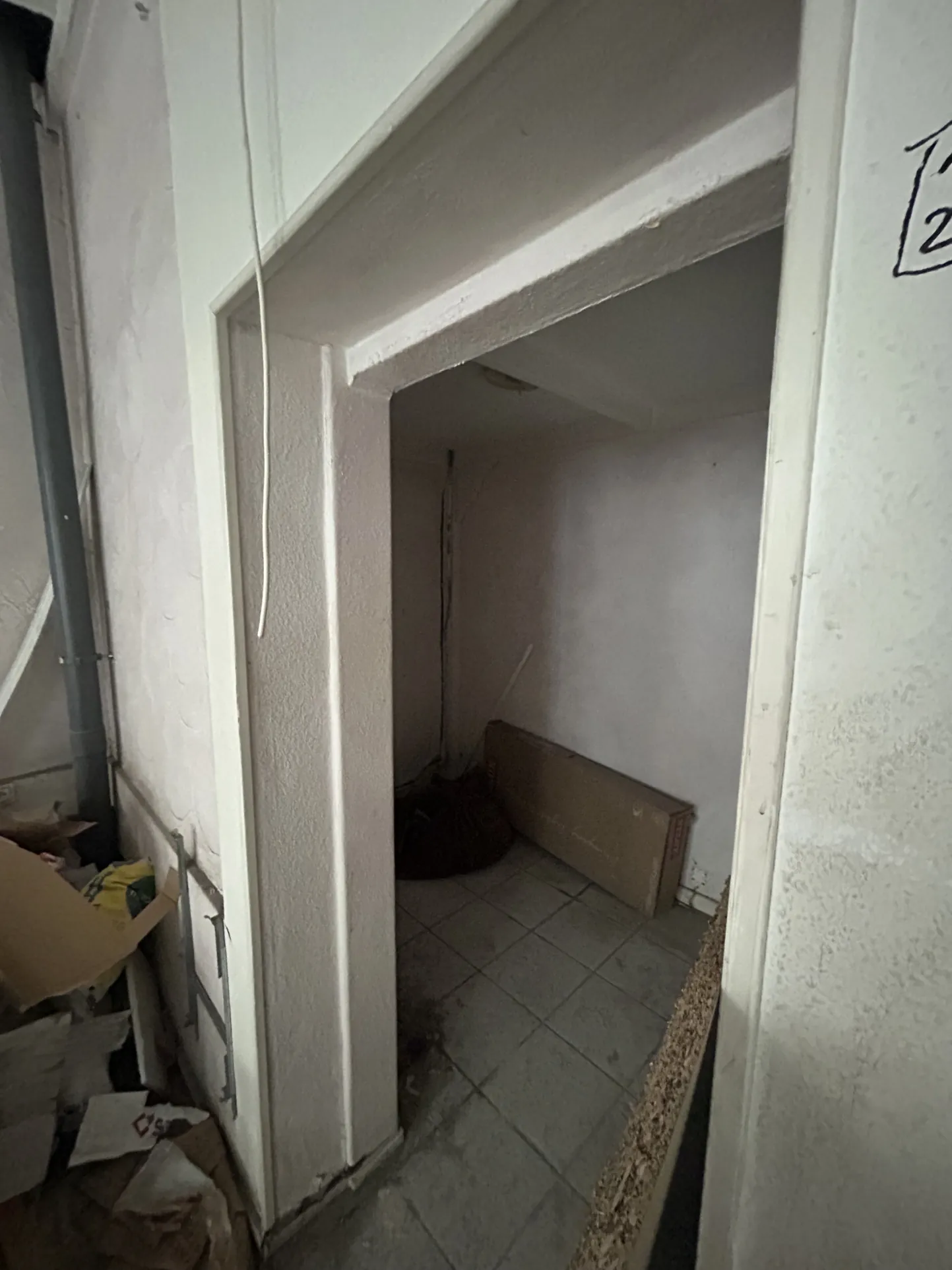 Appartement en Plateau à Rénover à Saint-Étienne, Emplacement Idéal dans Quartier Recherché 