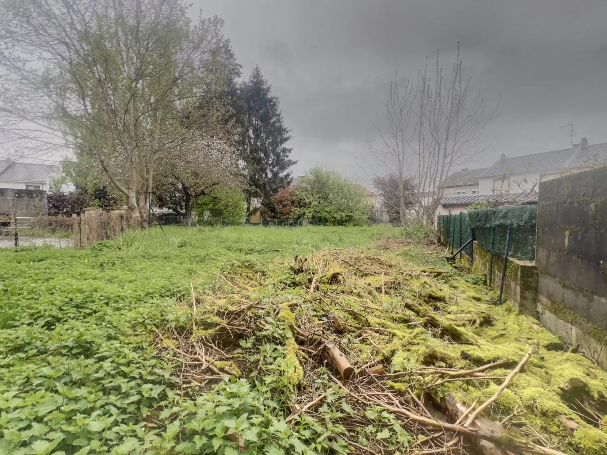 Local commercial avec appartement à Fameck, 73 m², grand vitrine et jardin privé 