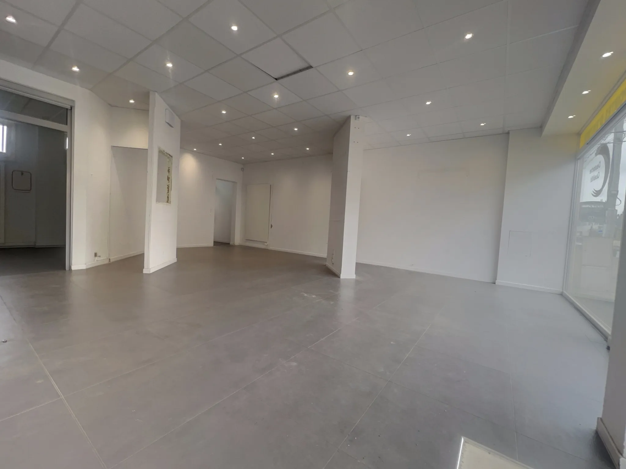 Local commercial avec appartement à Fameck, 73 m², grand vitrine et jardin privé 