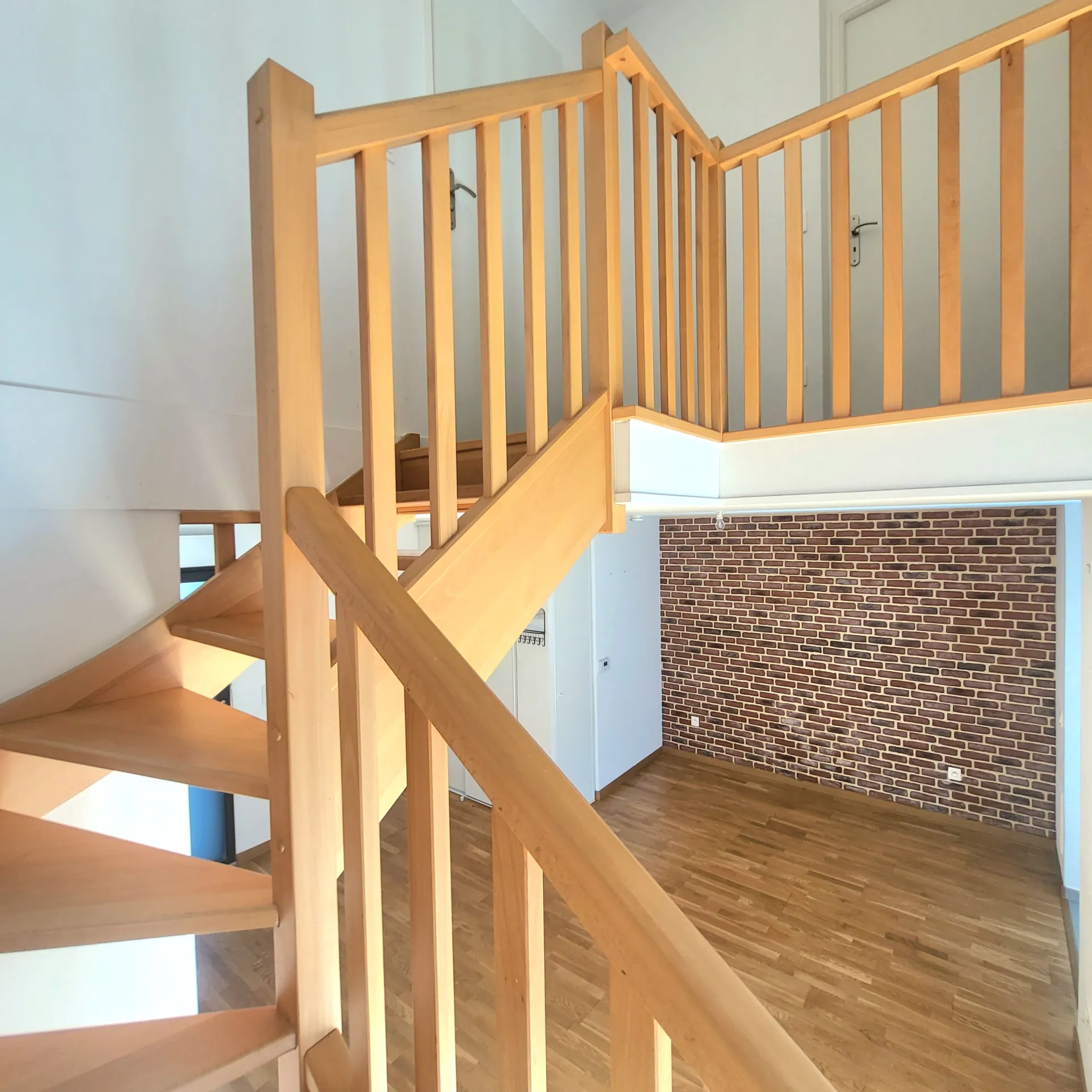 Appartement T3 en duplex avec balcon à Pontoise, standing, parking et proximité de l'Oise 