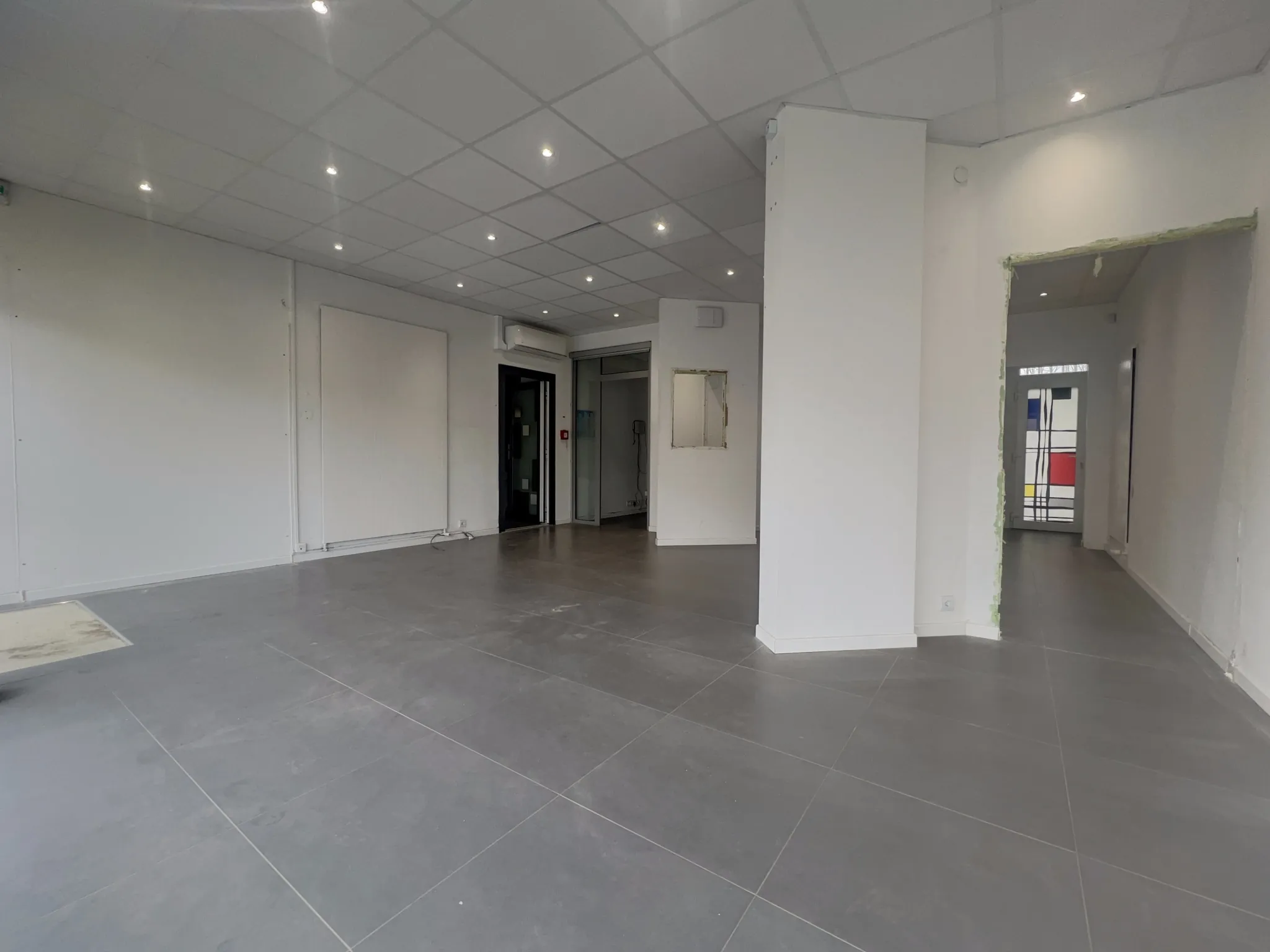 Local commercial avec appartement à Fameck, 73 m², grand vitrine et jardin privé 