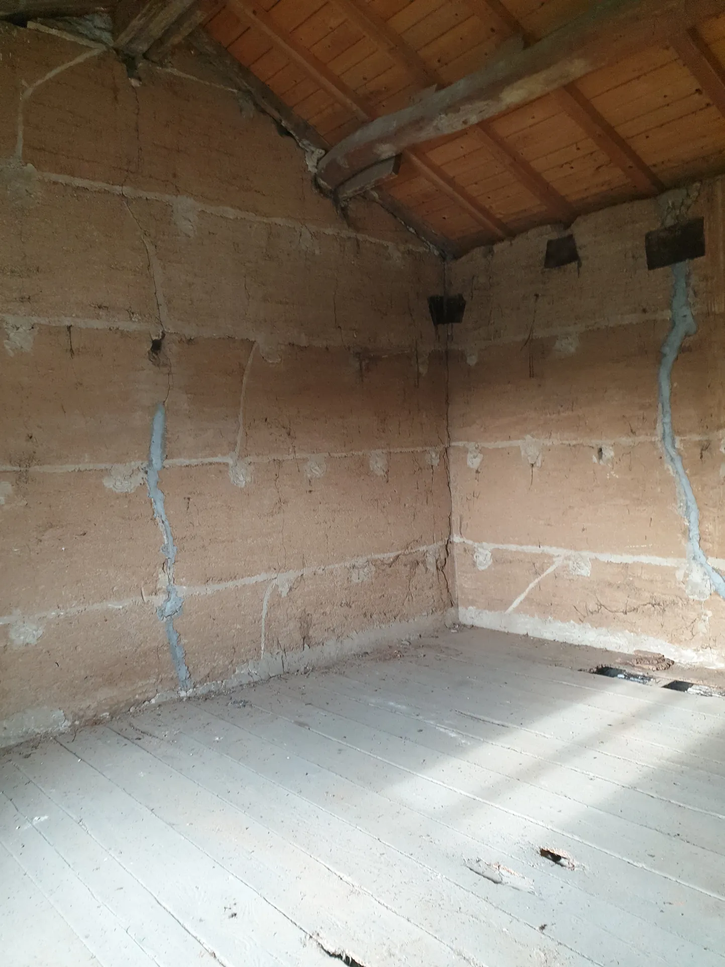 Maison à rénover de 163 m² à Misérieux avec jardin et cave 