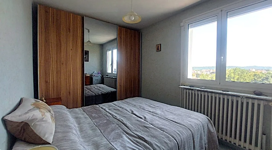 Appartement 77 m² avec balcon, garage et vue dégagée à Tarbes 