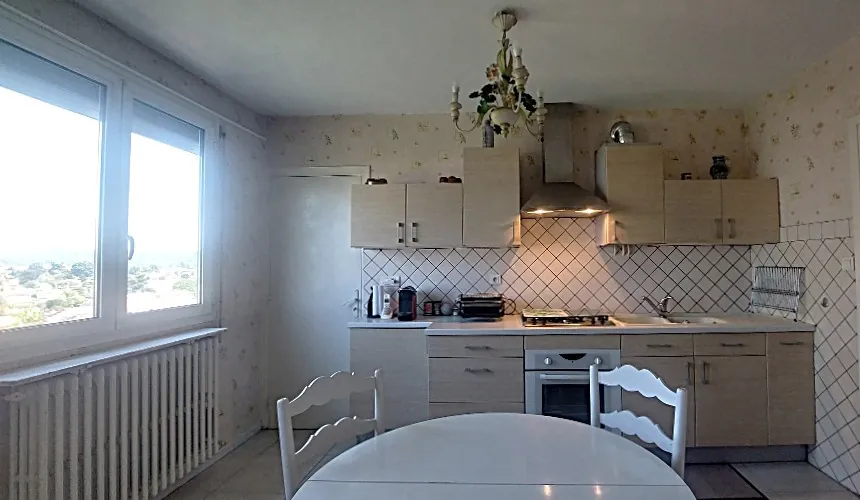 Appartement 77 m² avec balcon, garage et vue dégagée à Tarbes 