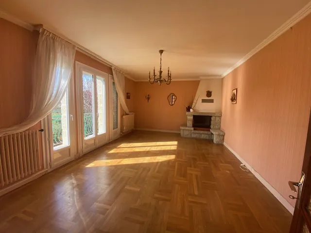 Maison à vendre à Quessoy en Bretagne avec jardin et potentiel de rénovation 