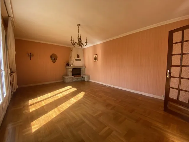 Maison à vendre à Quessoy en Bretagne avec jardin et potentiel de rénovation 