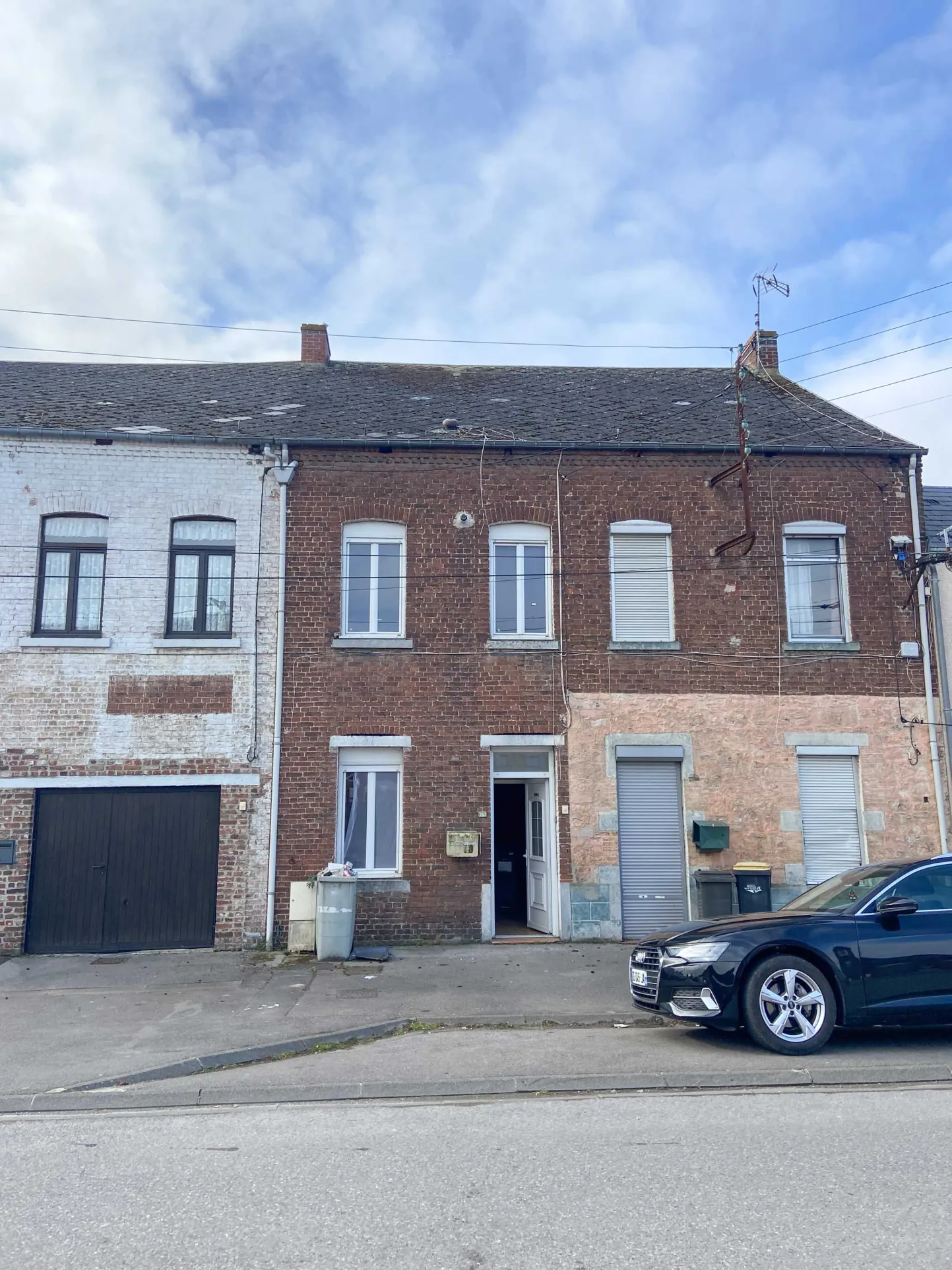 Maison à vendre à Jeumont avec 2 chambres, cour et grenier aménageable