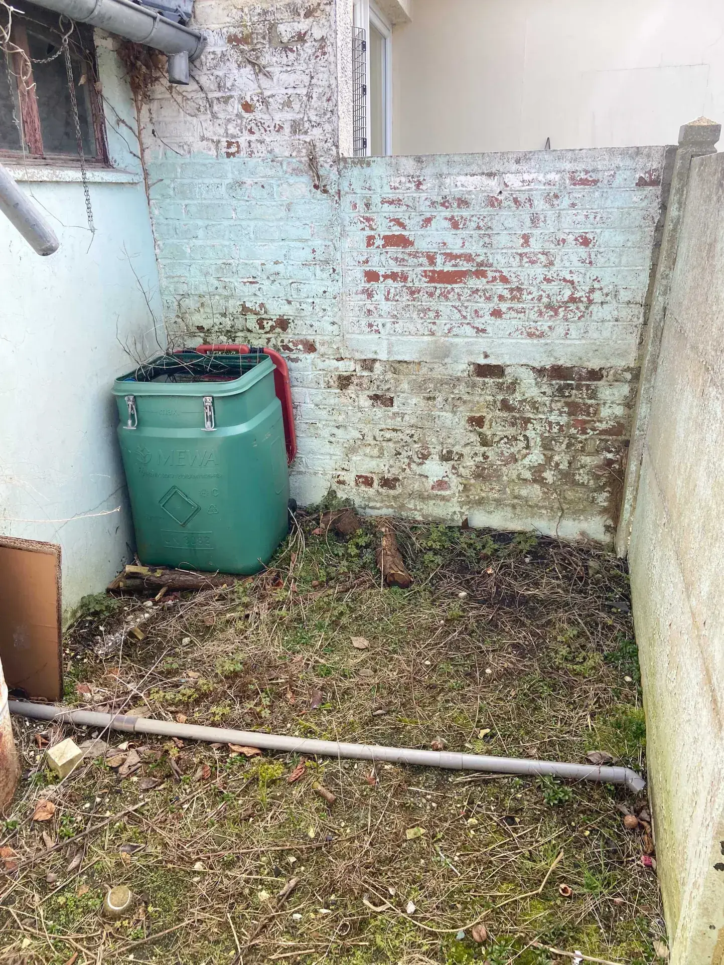 Maison à vendre à Jeumont avec 2 chambres, cour et grenier aménageable 