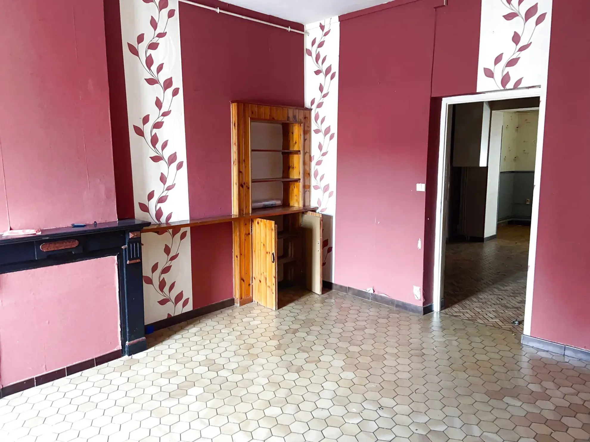 Maison à vendre à Jeumont avec 2 chambres, cour et grenier aménageable 