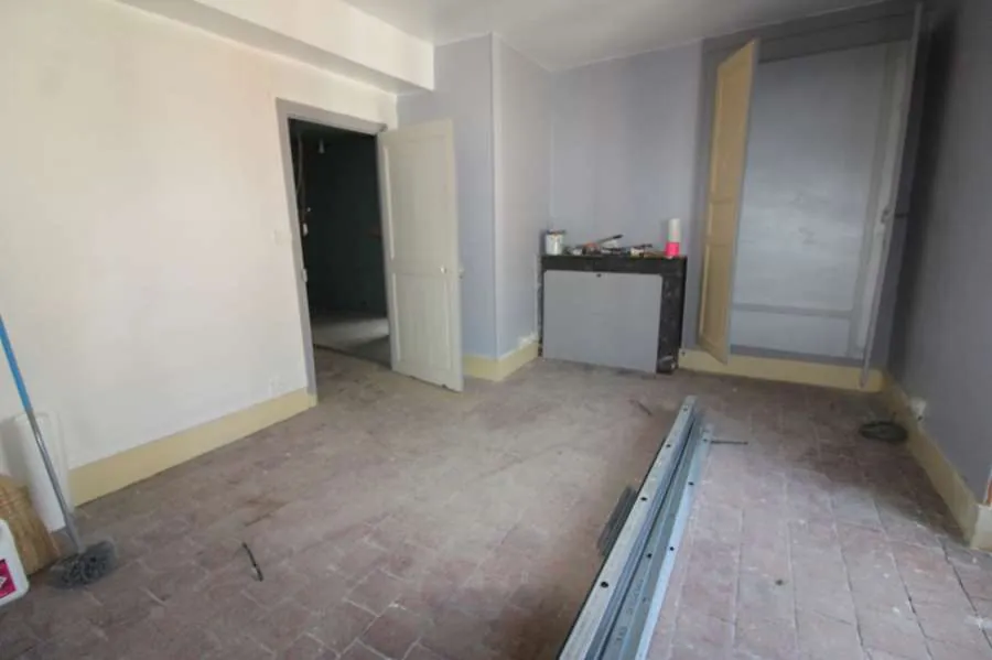 À vendre à Tannay : Deux maisons jumelées avec potentiel, proche commerces 