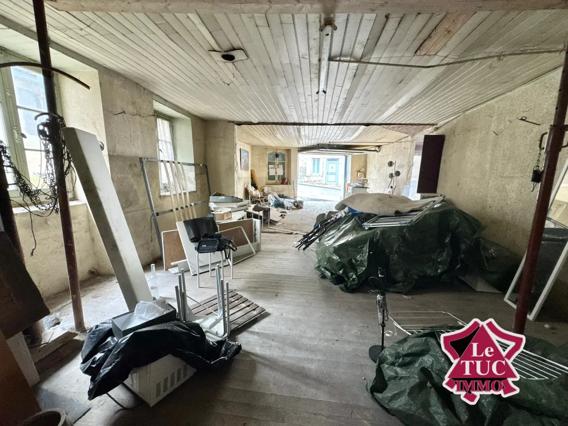 Maison en pierre à rénover à Penne d’Agenais, village recherché 