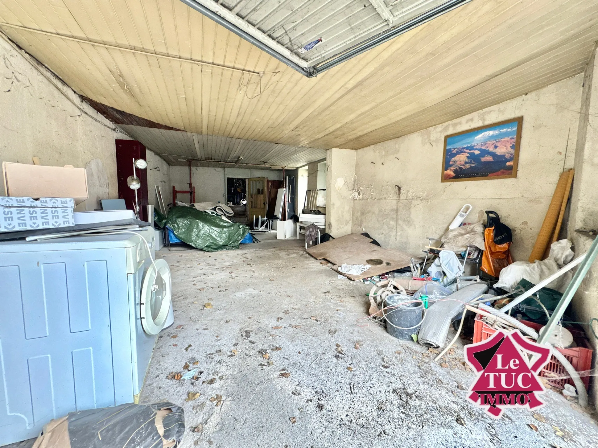Maison en pierre à rénover à Penne d’Agenais, village recherché 