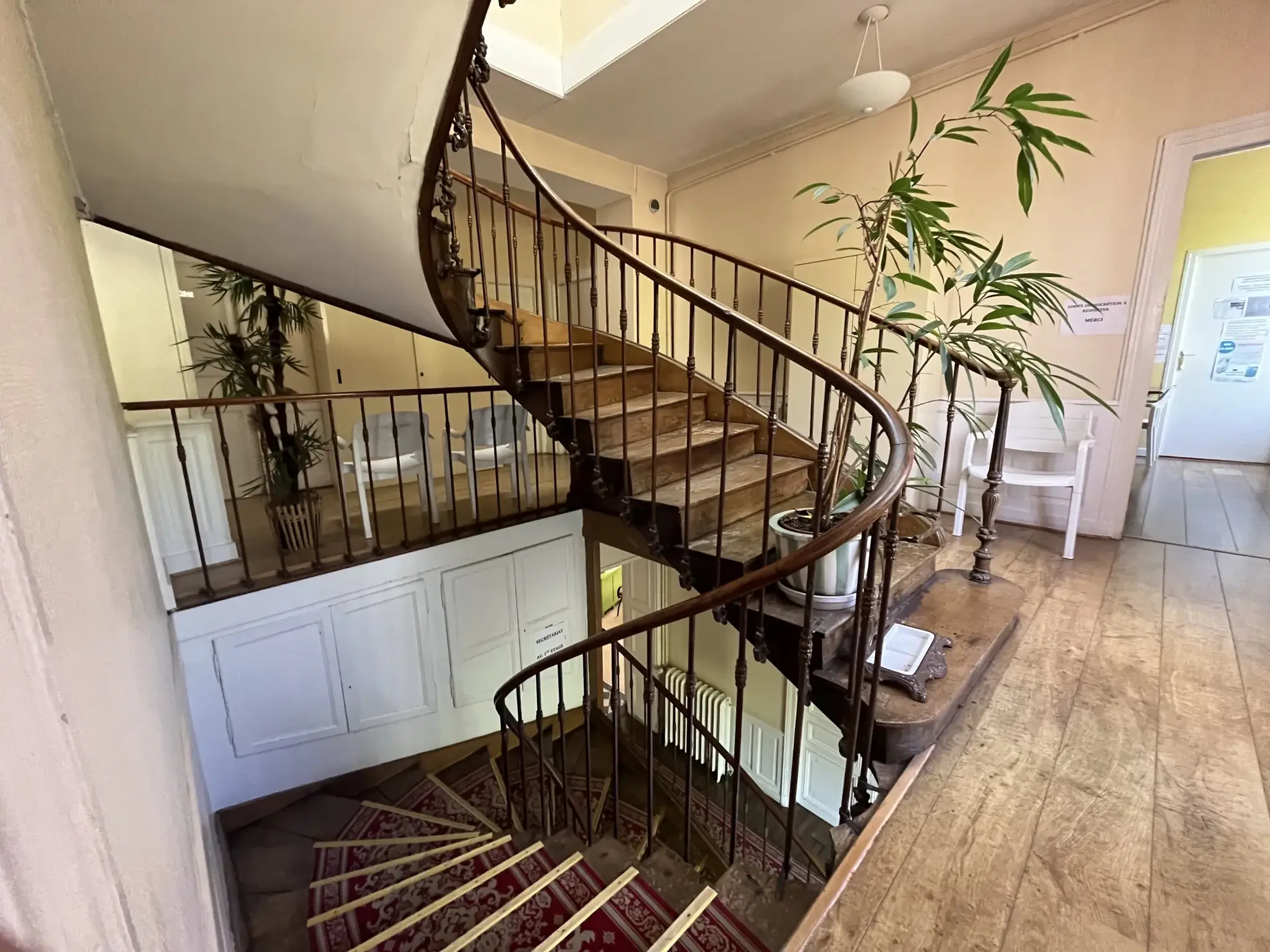 Immeuble de prestige à Bourbonne-les-Bains - 244 m² habitables, terrain de 1272 m², parking privé 