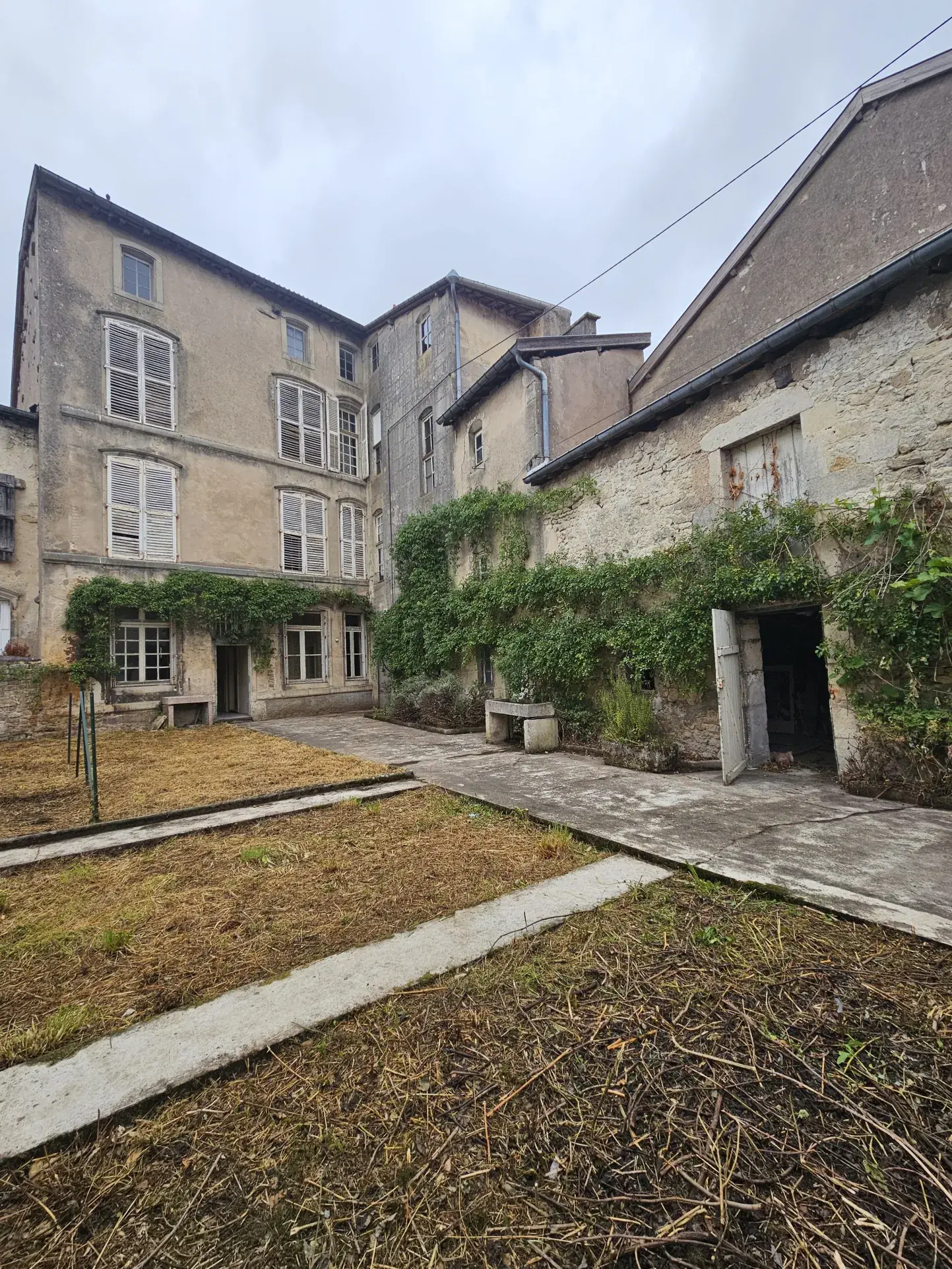 Maison ancienne à rénover avec grand potentiel à Ligny en Barrois