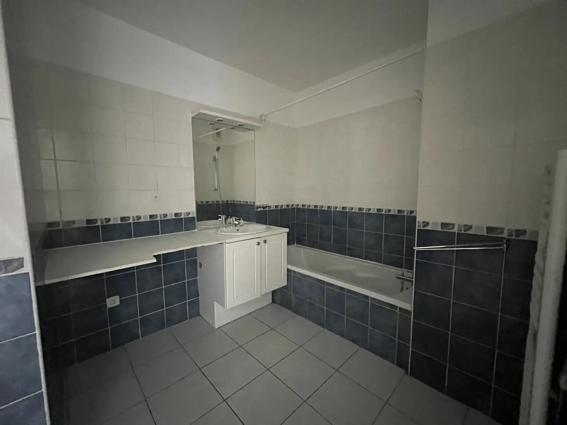 Bel appartement T3 avec terrasse de 10m² et parking à La Seyne-sur-Mer 