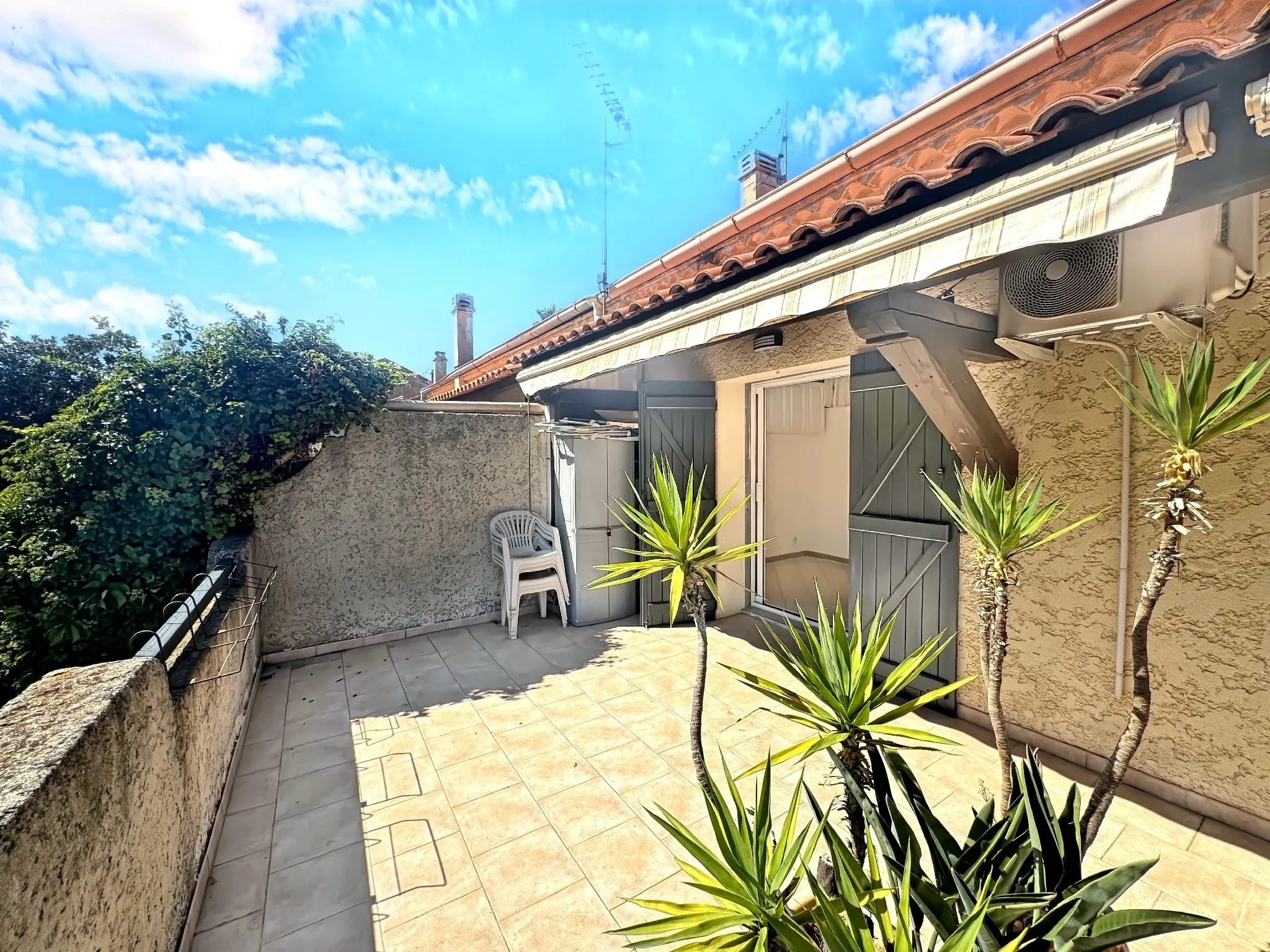 Appartement T2 avec terrasse à La Londe-les-Maures en centre-ville