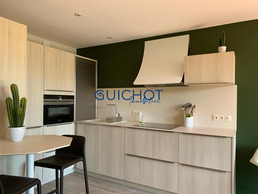 Appartement T1 en rez-de-jardin avec terrasse face à la mer à Le Lavandou