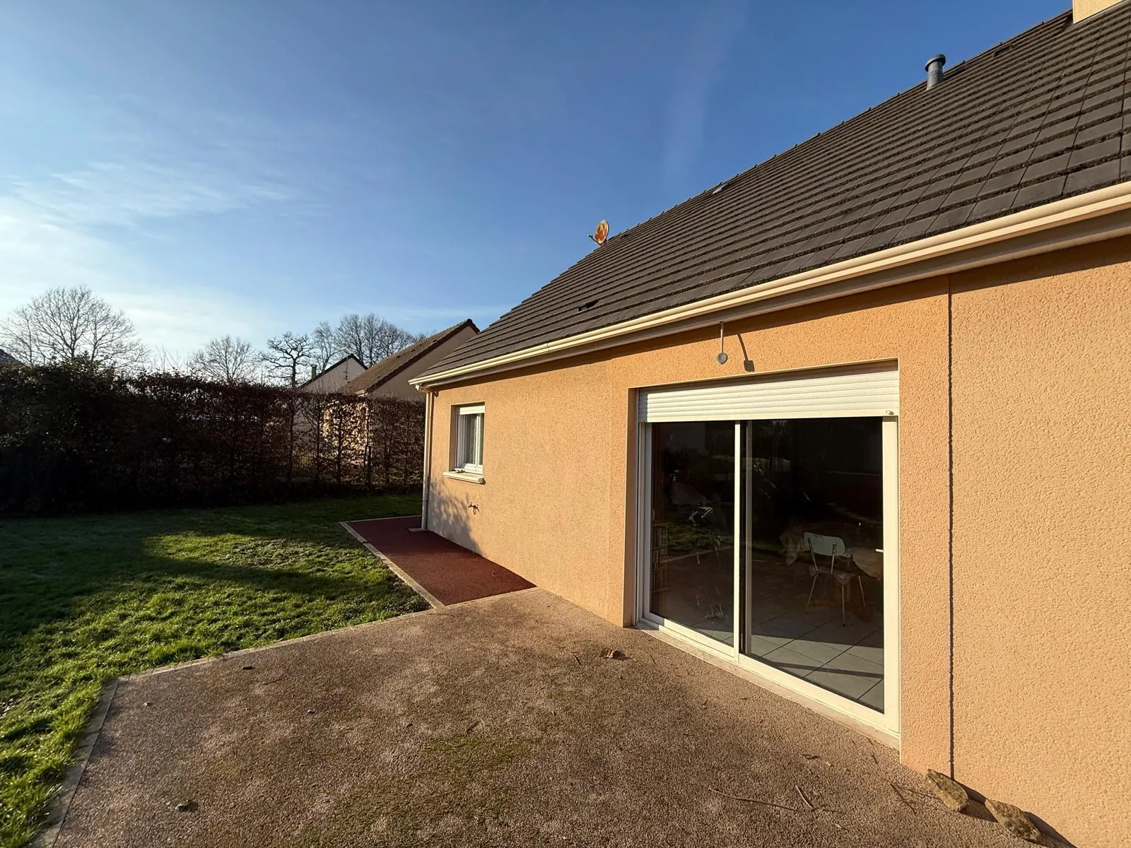 Maison de plain-pied à vendre à Saint-Pierre-des-Nids avec garage et locataire 