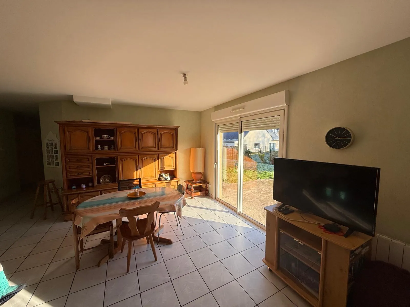 Maison de plain-pied à vendre à Saint-Pierre-des-Nids avec garage et locataire 