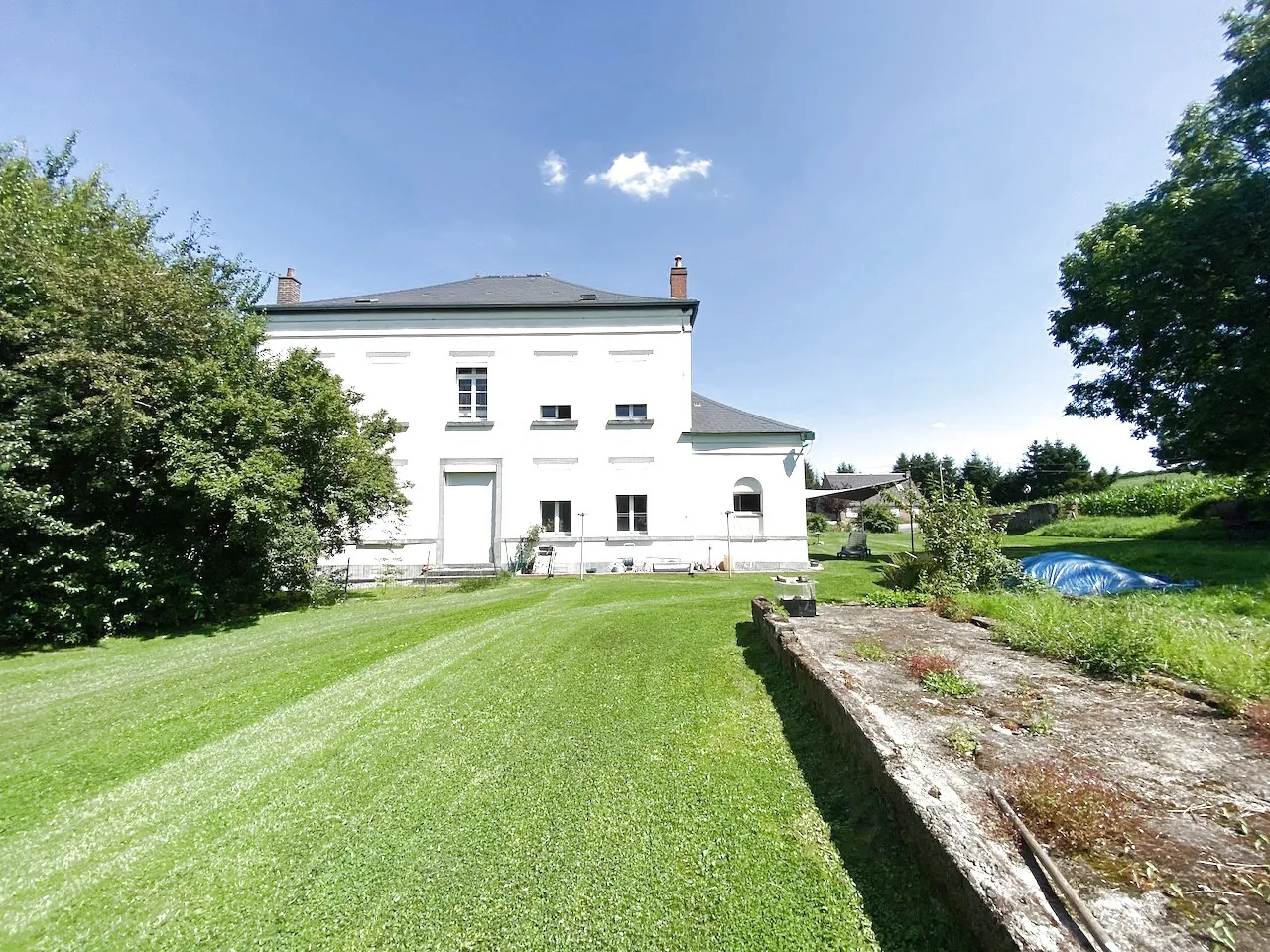 Maison individuelle à Avesnoise avec grand terrain et potentiel de rénovation 
