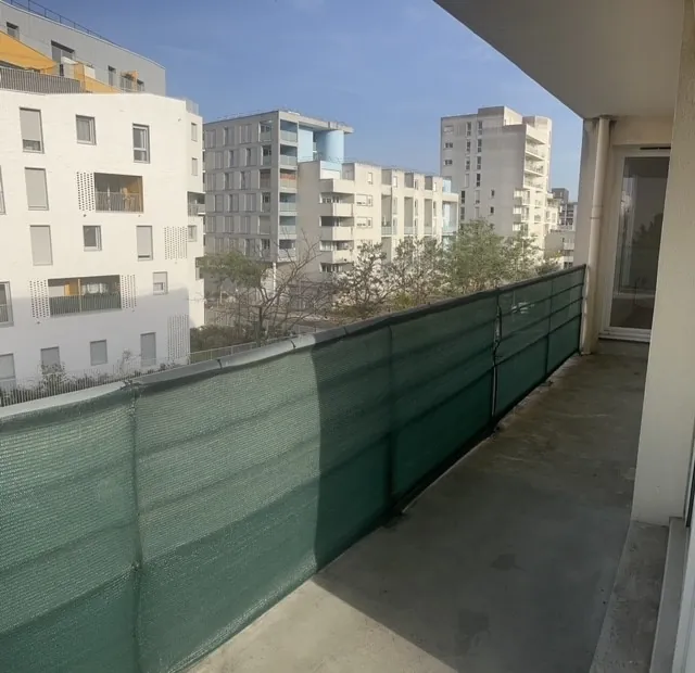 Appartement 4 pièces de 77 m² avec balcon et parking à Cergy le Haut 